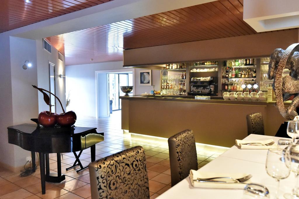 Le Domaine Des Oliviers Hotel Pierrelatte Eksteriør billede