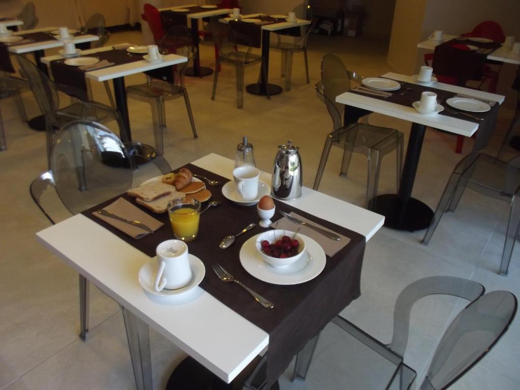 Le Domaine Des Oliviers Hotel Pierrelatte Eksteriør billede