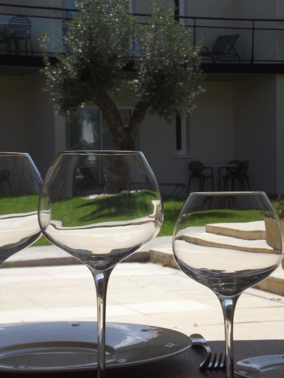 Le Domaine Des Oliviers Hotel Pierrelatte Eksteriør billede