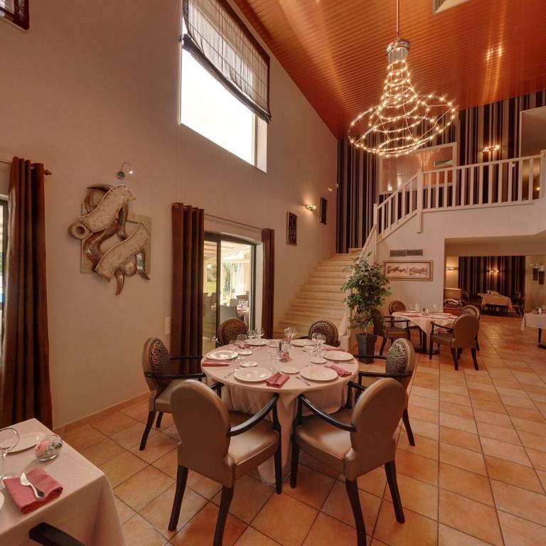 Le Domaine Des Oliviers Hotel Pierrelatte Eksteriør billede